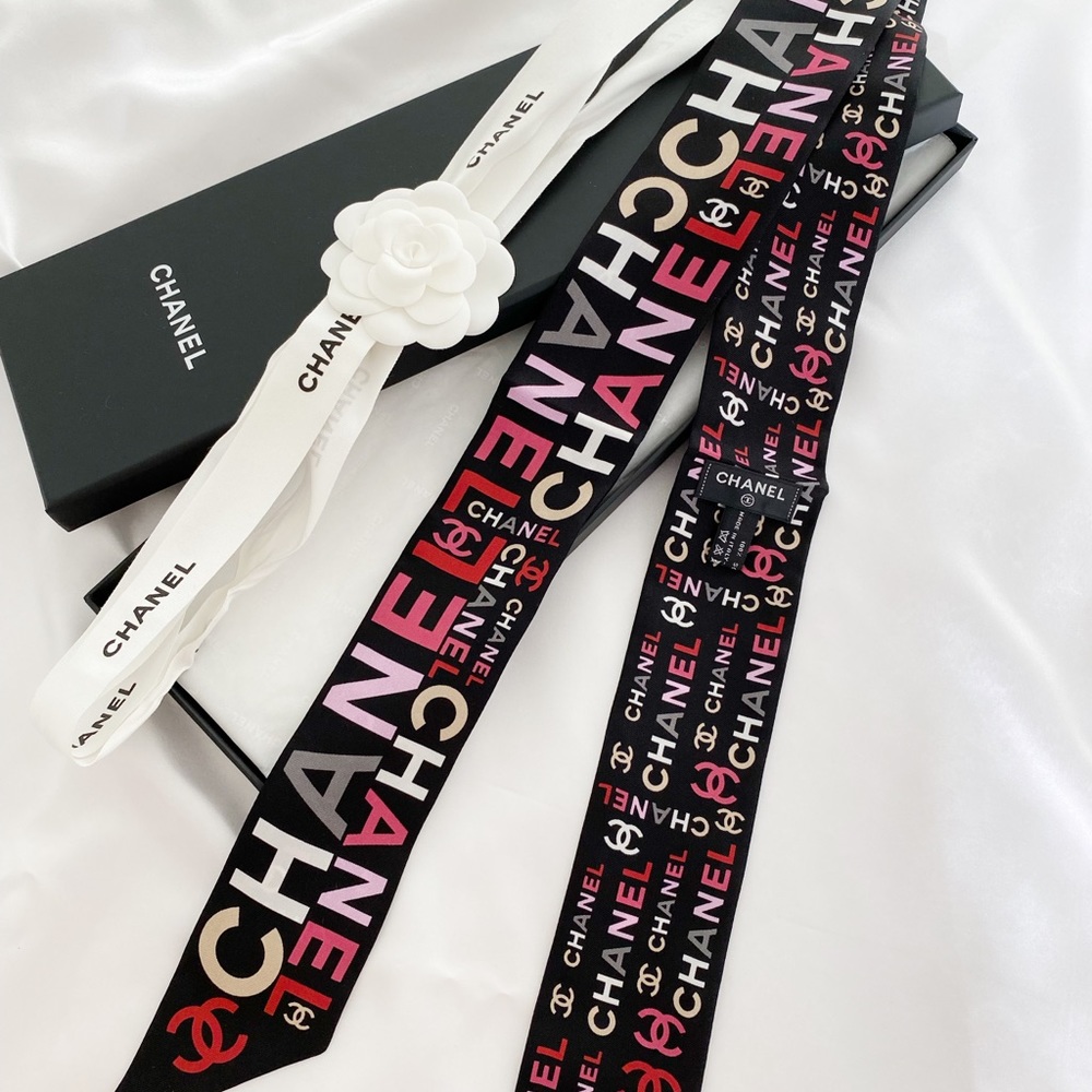 CHANEL Black and Pink Logo Scarf - Picture 2 of 16